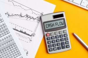 Cash flow kimutatás és pénzügyi tervezés számológéppel és grafikonokkal