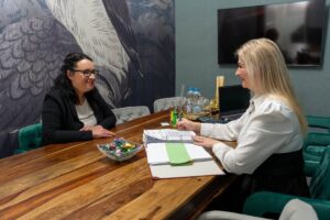 Könyvelő konzultáció vállalkozóval irodai megbeszélés során